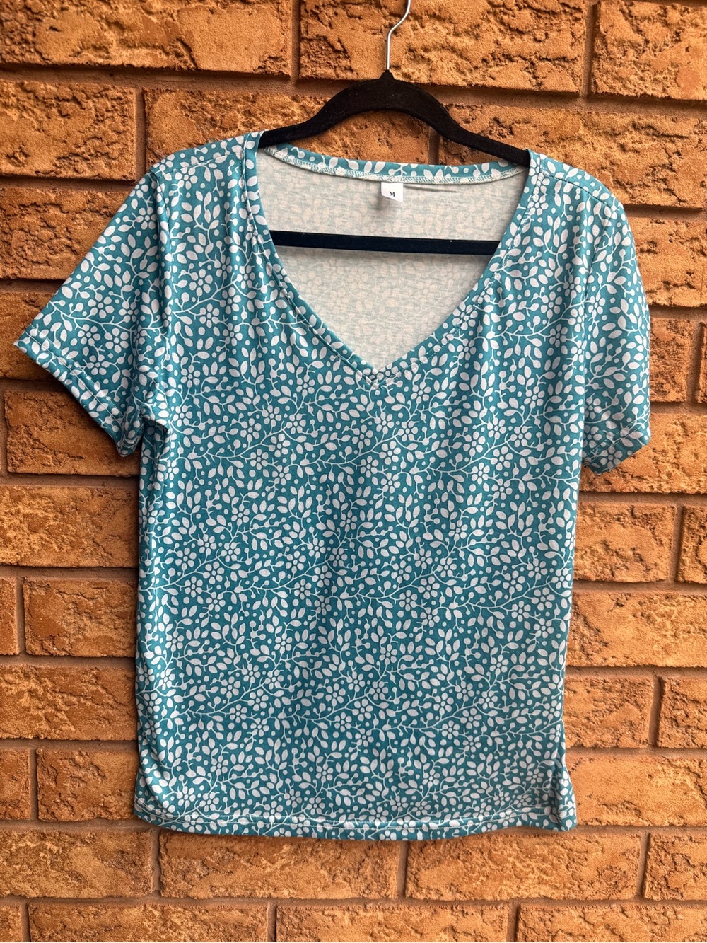 10/$25 • Women's Casual V-Neck Short-Sleeve T-Shirt in Teal Floral Print